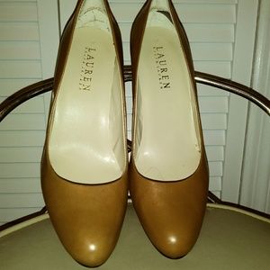 Camel Nine West round toe pumps